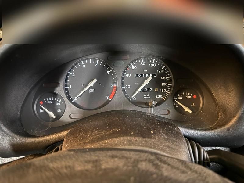 Gebraucht Opel Corsa 65 PS (47 kW) 2000 Silber Kleinwagen