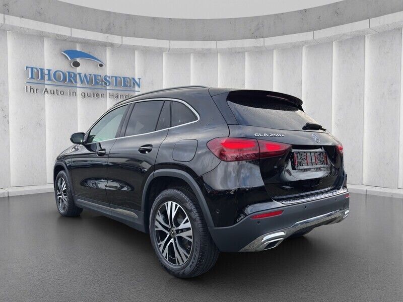 Gebraucht Mercedes GLA250 Progressive 163 PS (119 kW) 2023 Andere farbe SUV