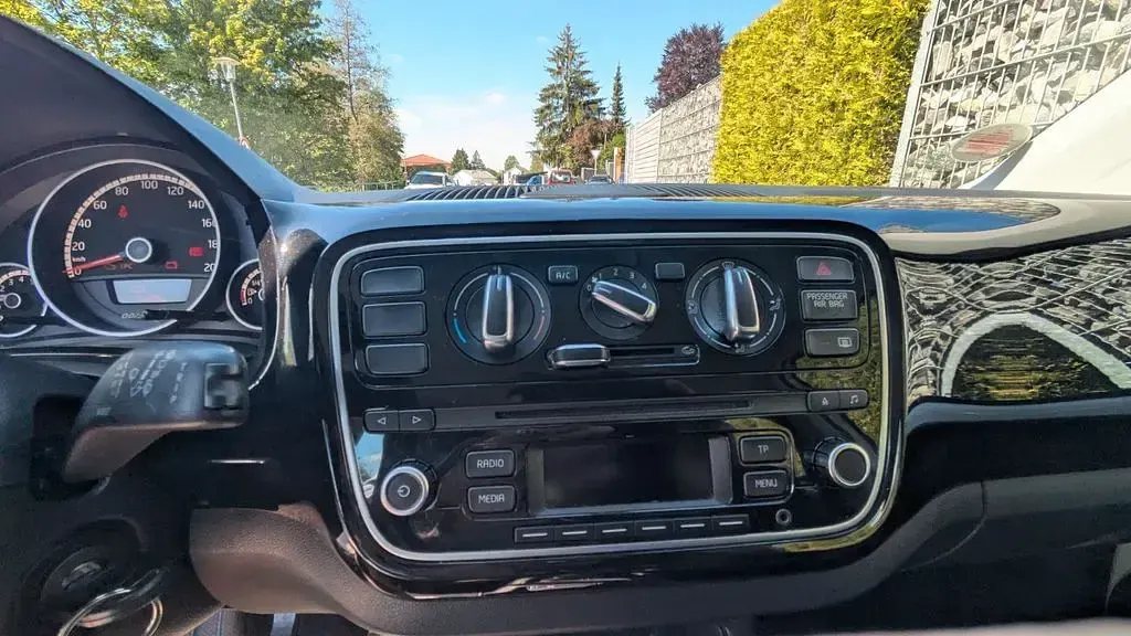 Brugt VW cross up! 75 HK (55 kW) 2013 Hvid Hatchback