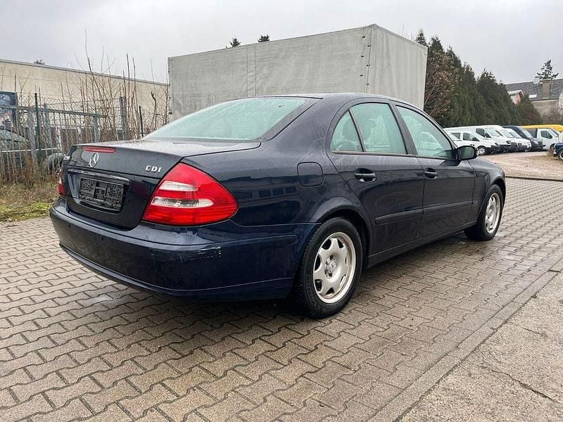 Gebraucht Mercedes E220 150 PS (110 kW) 2004 Blau Limousine
