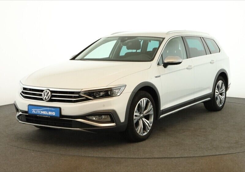 Gletscherweiß metallic Gebraucht 2023 VW Passat Alltrack Kombi | 34.380 € (Teuer) - Bild 1/4