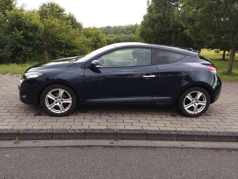 Gebraucht Renault Mégane Coupé Dynamique 110 PS (80 kW) 2010 Blau Coupé