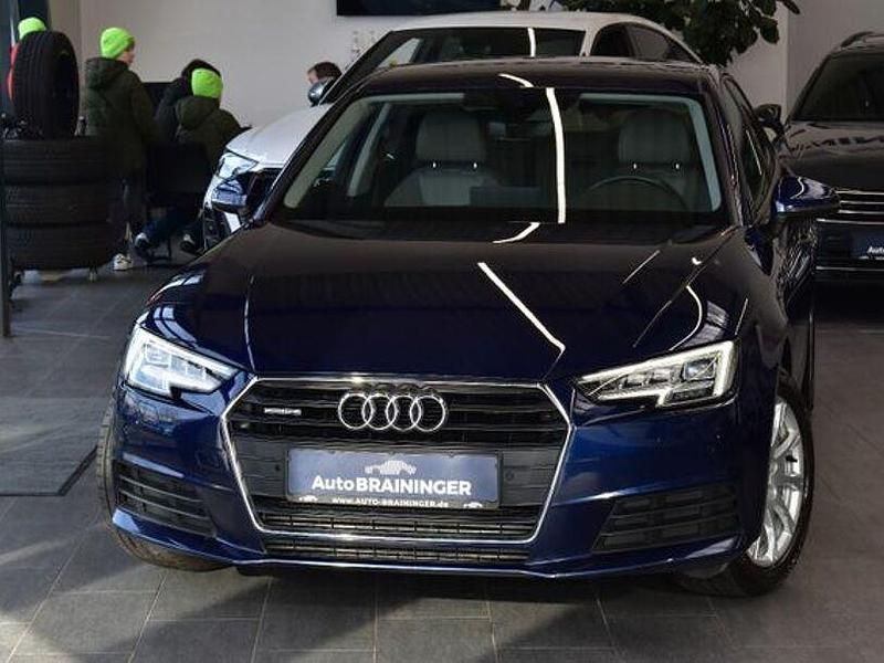 Gebraucht Audi A4 Sport 231 PS (169 kW) 2019 Blau Limousine