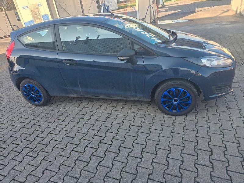 Gebraucht Ford Fiesta Trend 60 PS (44 kW) 2016 Blau Kleinwagen
