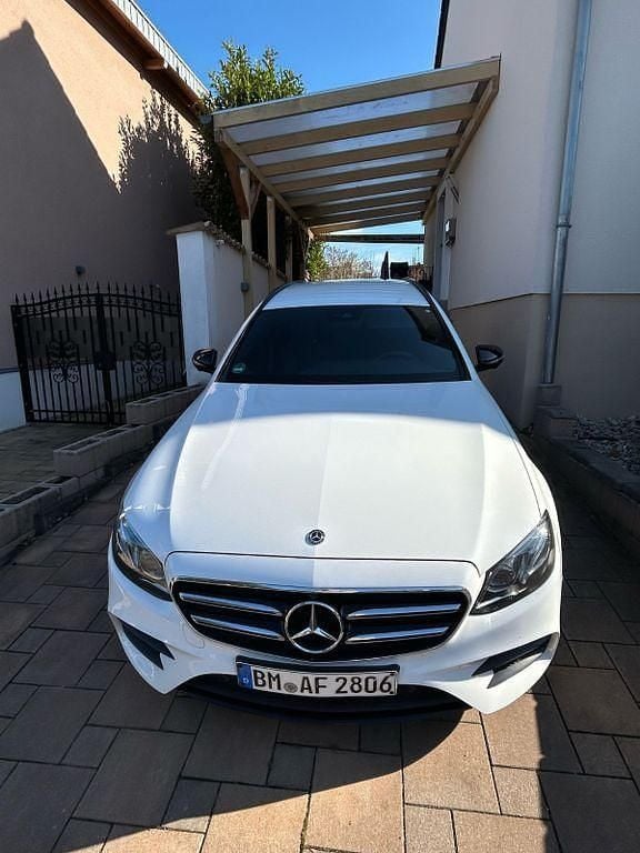 Gebraucht Mercedes E220 194 PS (142 kW) 2019 Weiß Limousine