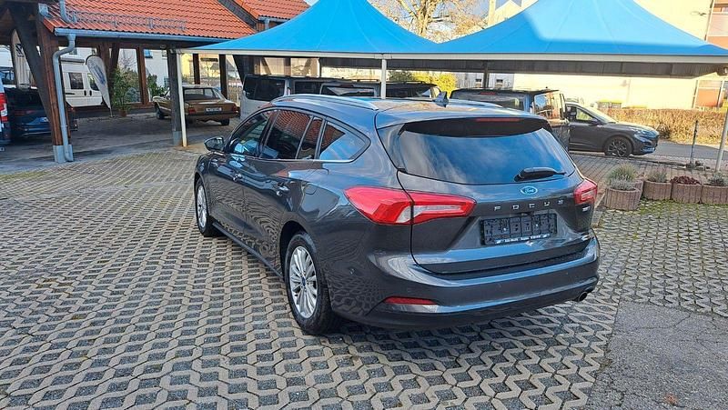 Gebraucht Ford Focus Titanium 125 PS (91 kW) 2022 Grau Kombi
