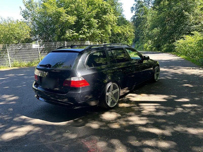 Gebraucht BMW 545 333 PS (244 kW) 2005 Schwarz Kombi