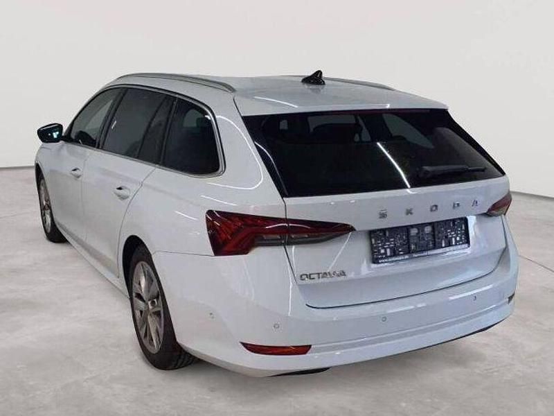 Gebraucht Skoda Octavia Style 150 PS (110 kW) 2022 Moonweiß perleffekt Kombi