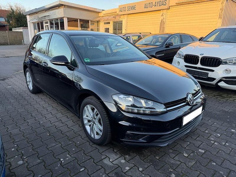 Gebraucht VW Golf VII Exclusive 116 PS (85 kW) 2018 Schwarz Limousine