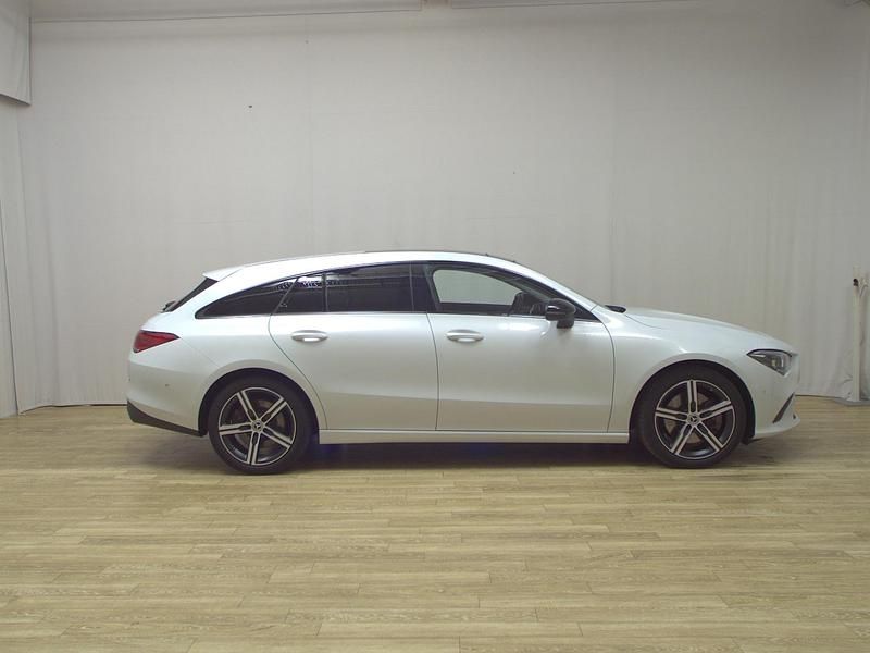 Weiss Gebraucht 2020 Mercedes CLA250 Shooting Brake Progressive Kombi | 20.980 € (Superpreis) - Bild 1/4