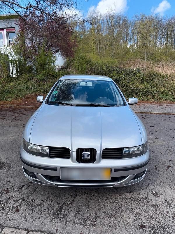 Second-hand Seat Leon 101 CP (74 kW) 2003 Argintiu Hatchback