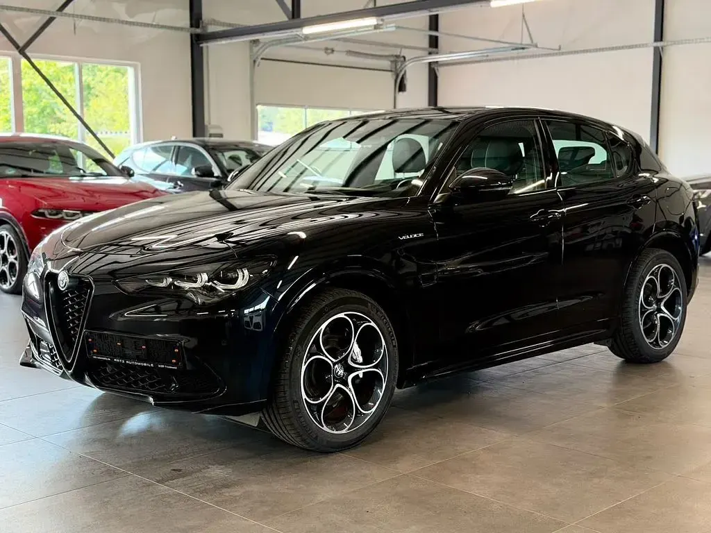 Gebraucht Alfa Romeo Stelvio Veloce 209 PS (153 kW) 2023 Schwarz SUV