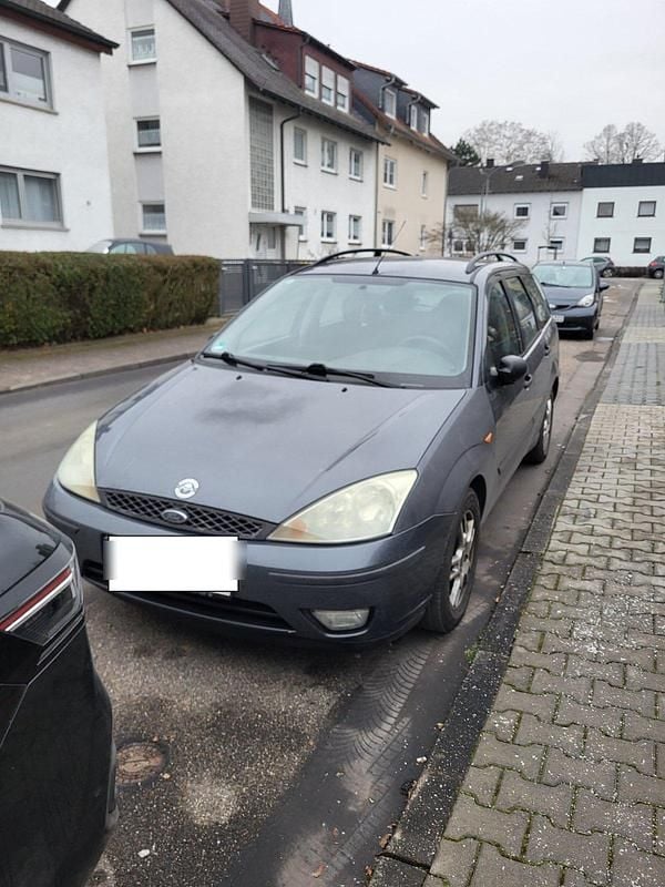 Grau Gebraucht 2004 Ford Focus Futura Kombi | 500 € (Superpreis) - Bild 1/4