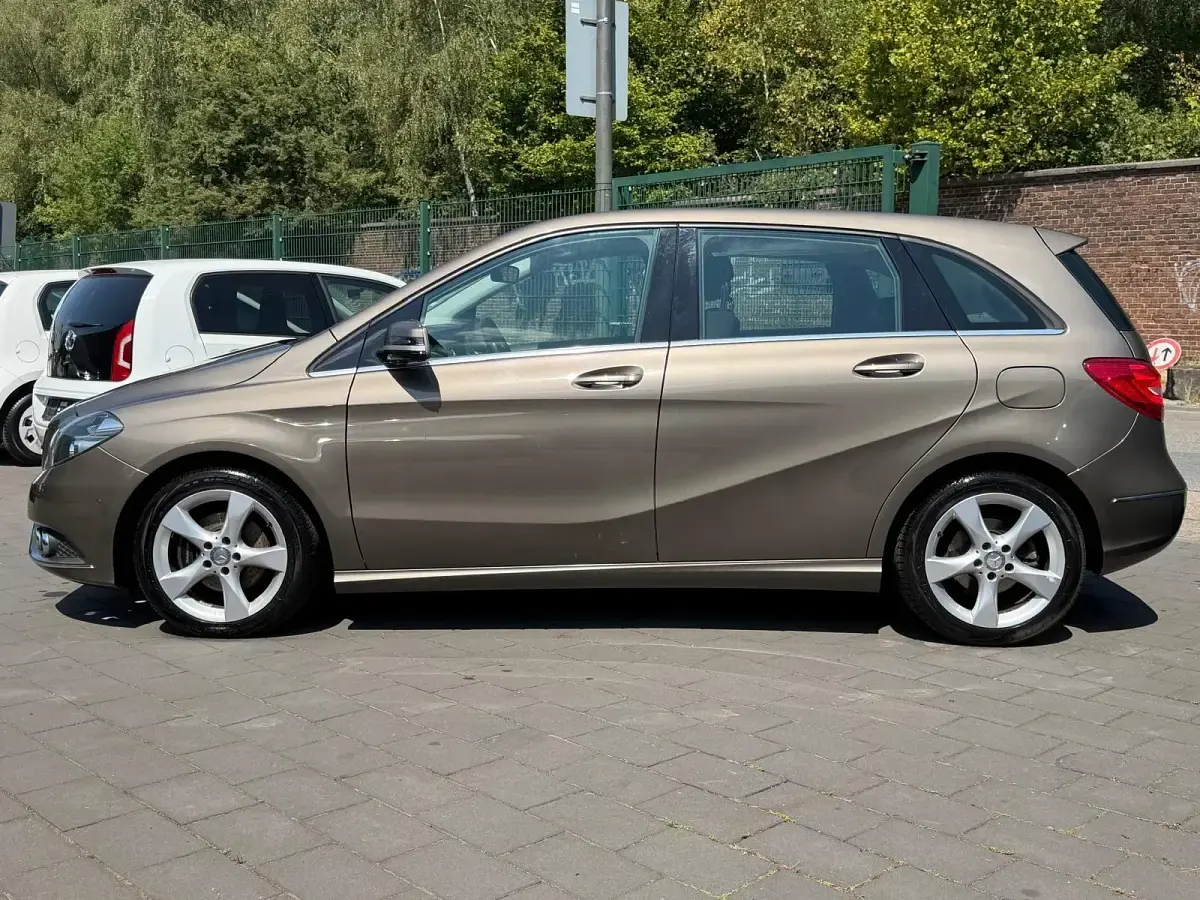 Gebraucht Mercedes B180 109 PS (80 kW) 2013 Grau Kleinwagen