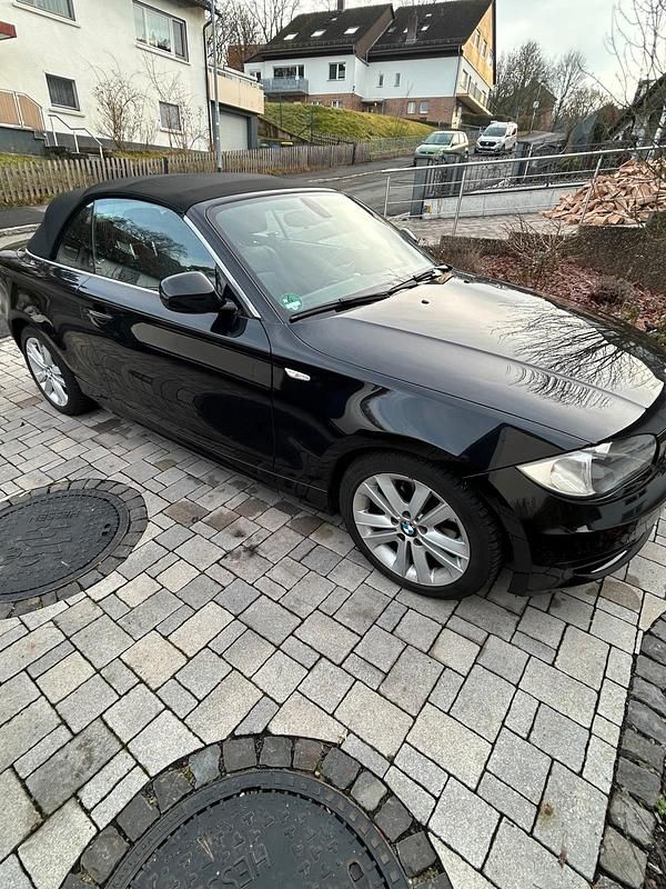 Schwarz Gebraucht 2010 BMW 120 Cabriolet Cabrio | 9.480 € (Fairer Preis) - Bild 1/4
