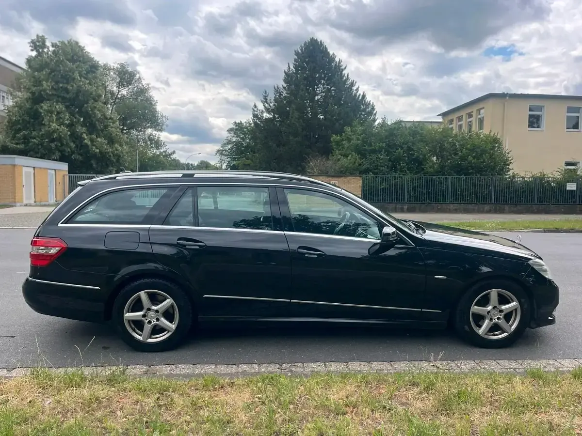 Gebraucht Mercedes E220 Avantgarde 170 PS (125 kW) 2010 Schwarz Kombi