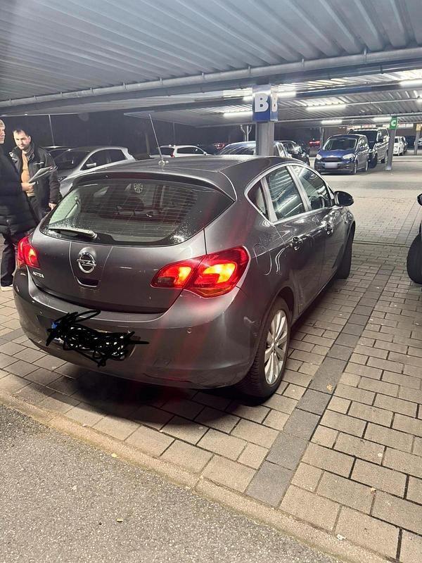 Gebraucht Opel Astra 116 PS (85 kW) 2010 Grau Limousine