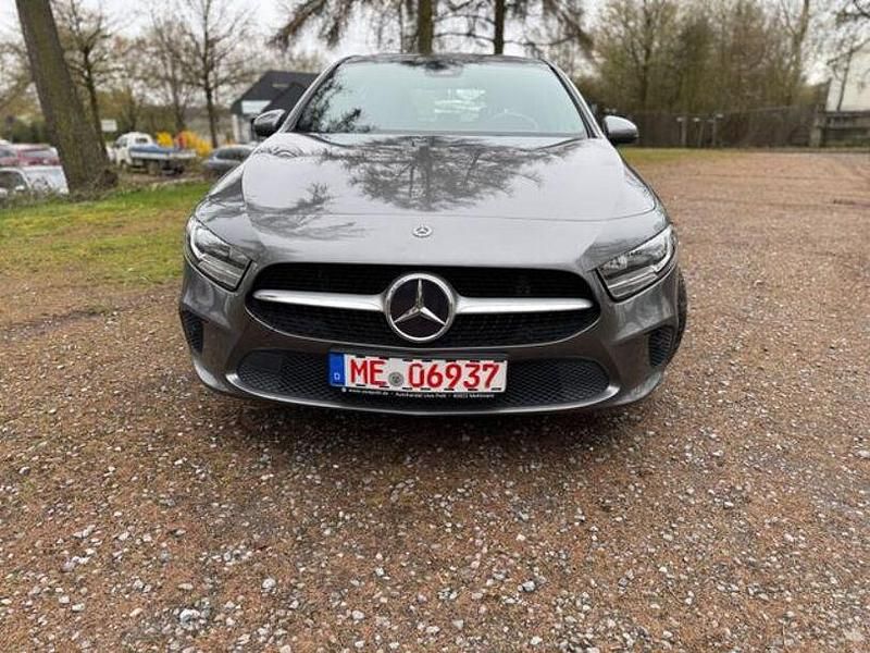 Gebraucht Mercedes A200 163 PS (119 kW) 2018 Grau Limousine