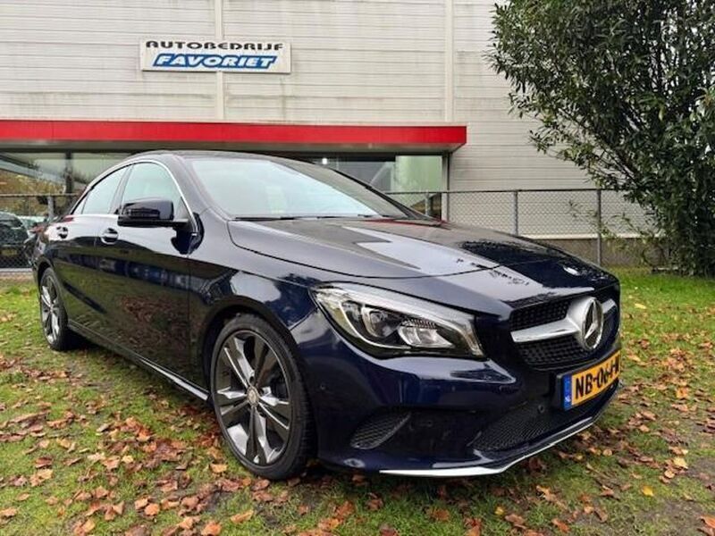 Blau Gebraucht 2017 Mercedes CLA180 Limousine | 19.826 € (Etwas zu teuer) - Bild 1/4