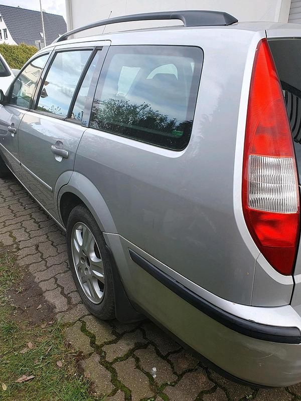 Gebraucht Ford Mondeo 145 PS (106 kW) 2001 Silber Kombi