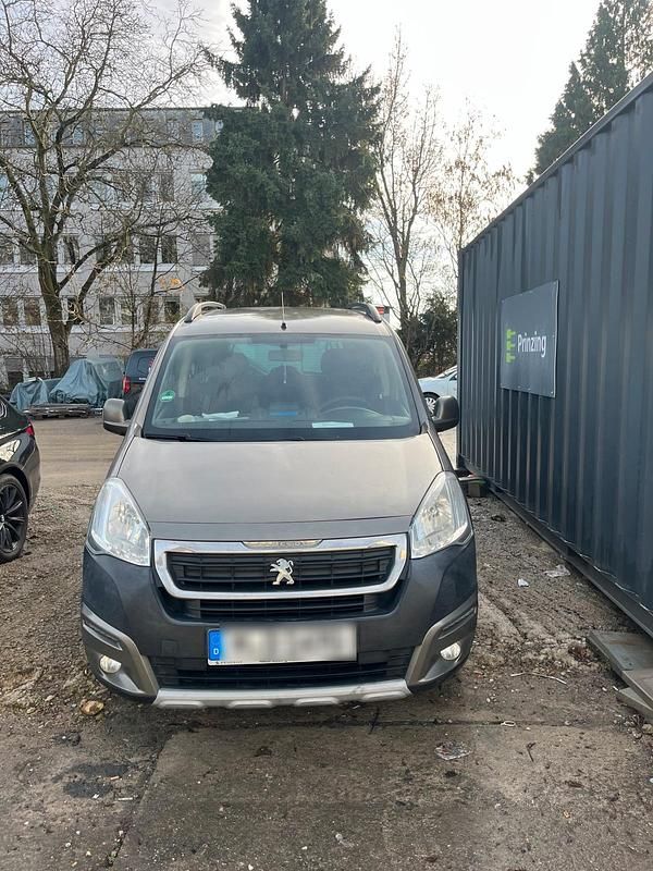 Grau Gebraucht 2017 Peugeot Partner Tepee Van / Kleinbus | 4.800 € (Superpreis) - Bild 1/4