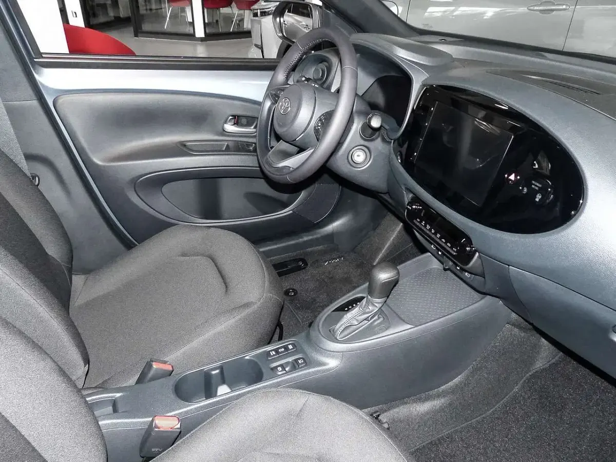 Neu Toyota Aygo X Active 117 PS (86 kW) 2026 Grau SUV