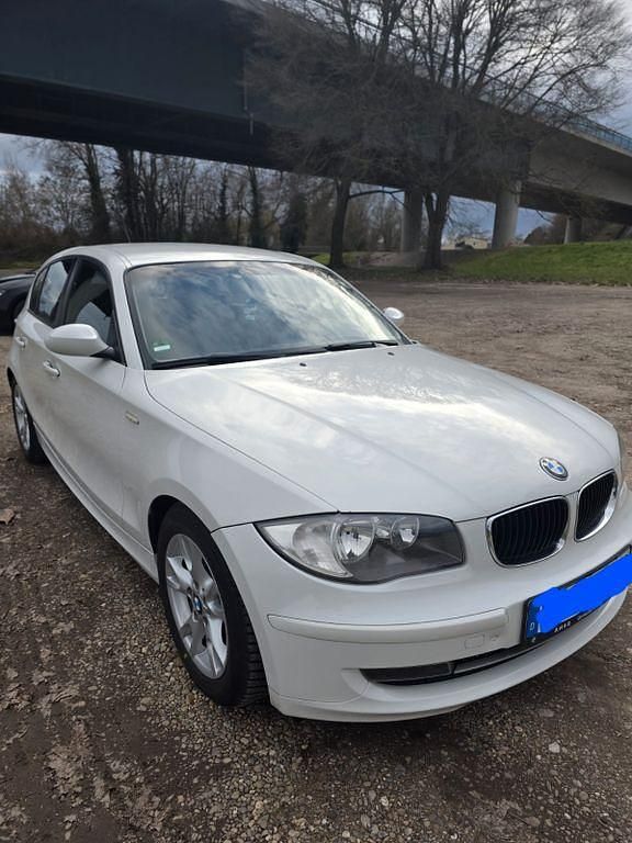 Gebraucht BMW 116 122 PS (89 kW) 2009 Weiß Kleinwagen