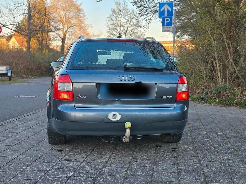 Usata Audi A4 101 CV (74 kW) 2004 Grigio Station wagon
