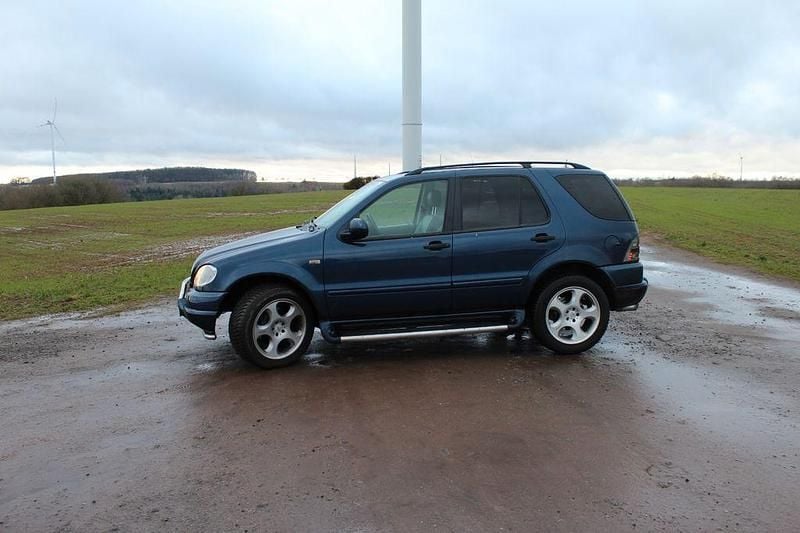 Gebraucht Mercedes ML430 272 PS (200 kW) 2001 Blau SUV