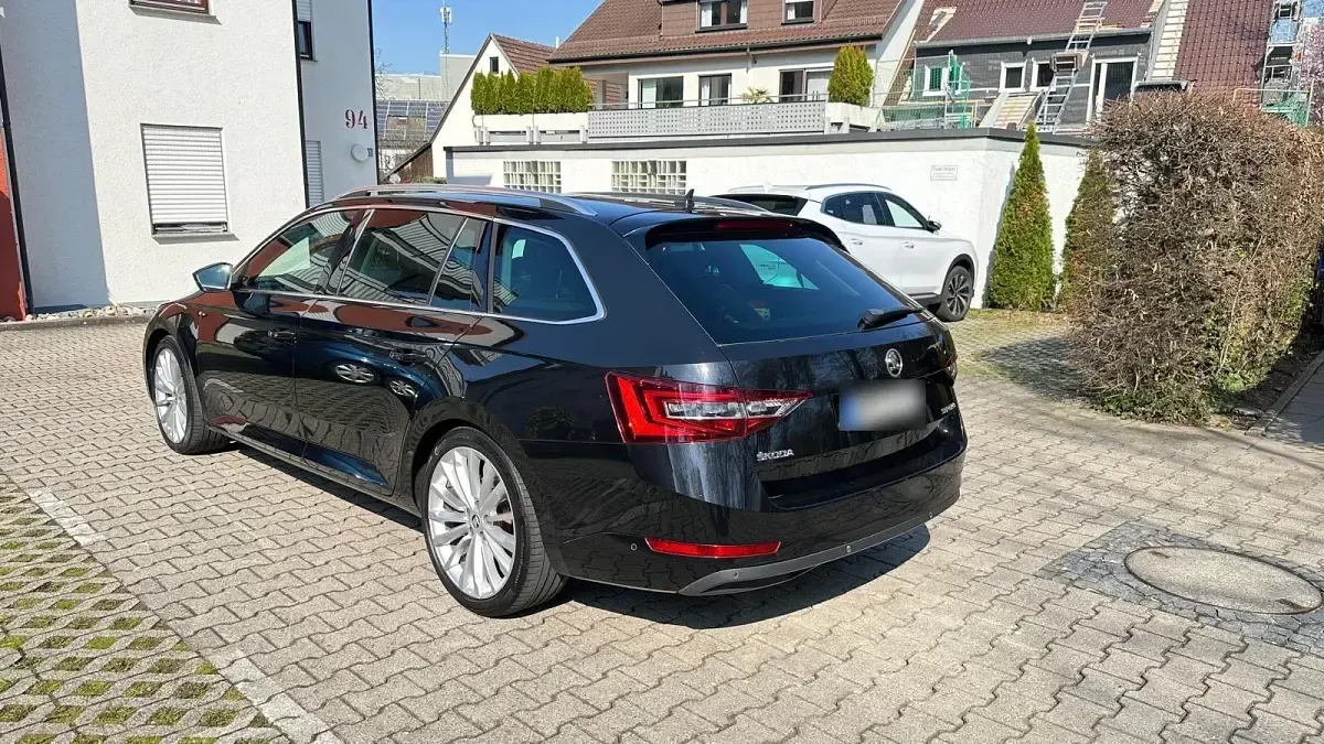 Gebraucht Skoda Superb 190 PS (139 kW) 2016 Schwarz Kombi