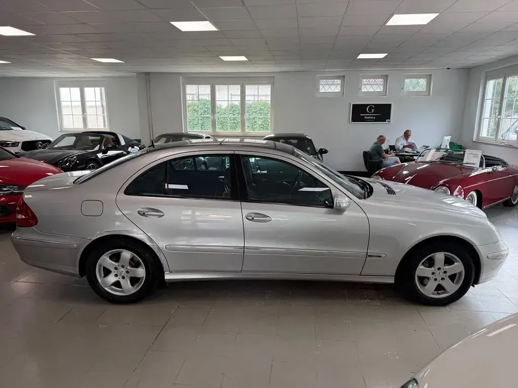 Gebraucht Mercedes E320 Avantgarde 204 PS (150 kW) 2003 Silber Limousine