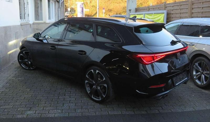 Gebraucht Cupra Leon VZ 300 PS (220 kW) 2023 Mitternachtsschwarz Kombi