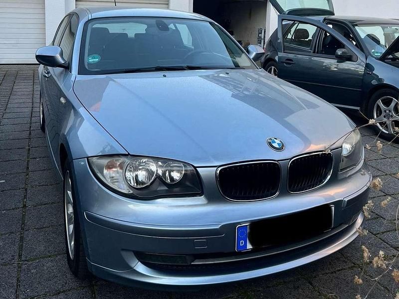 Blau Gebraucht 2010 BMW 118 Kleinwagen | 3.900 € (Fairer Preis) - Bild 1/4
