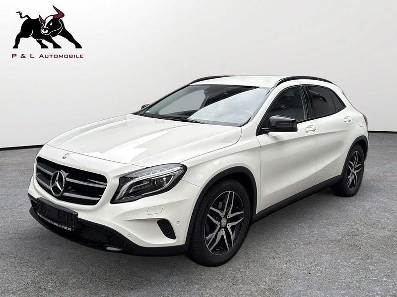 Weiß Gebraucht 2014 Mercedes GLA220 Urban SUV | 16.900 € (Guter Preis) - Bild 1/4