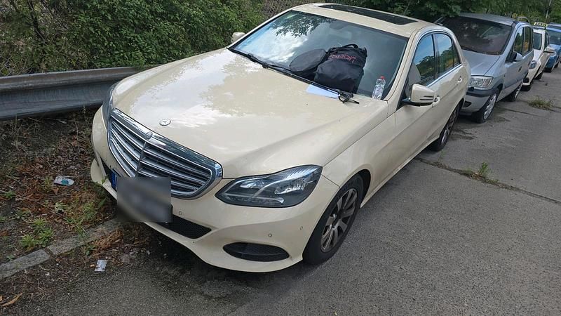 Gelb Gebraucht 2014 Mercedes E200 Limousine | 3.500 € (Superpreis) - Bild 1/4