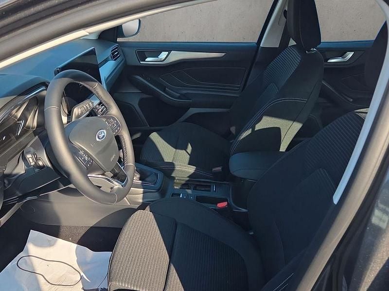 Neu Ford Focus Titanium 155 PS (114 kW) 2026 Grau Limousine