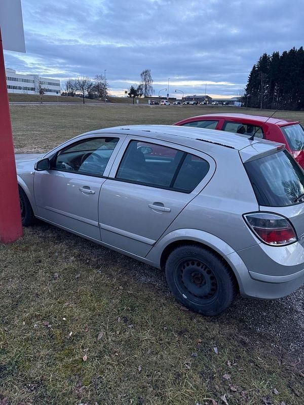 Gebraucht Opel Astra 90 PS (66 kW) 2008 Grau Limousine