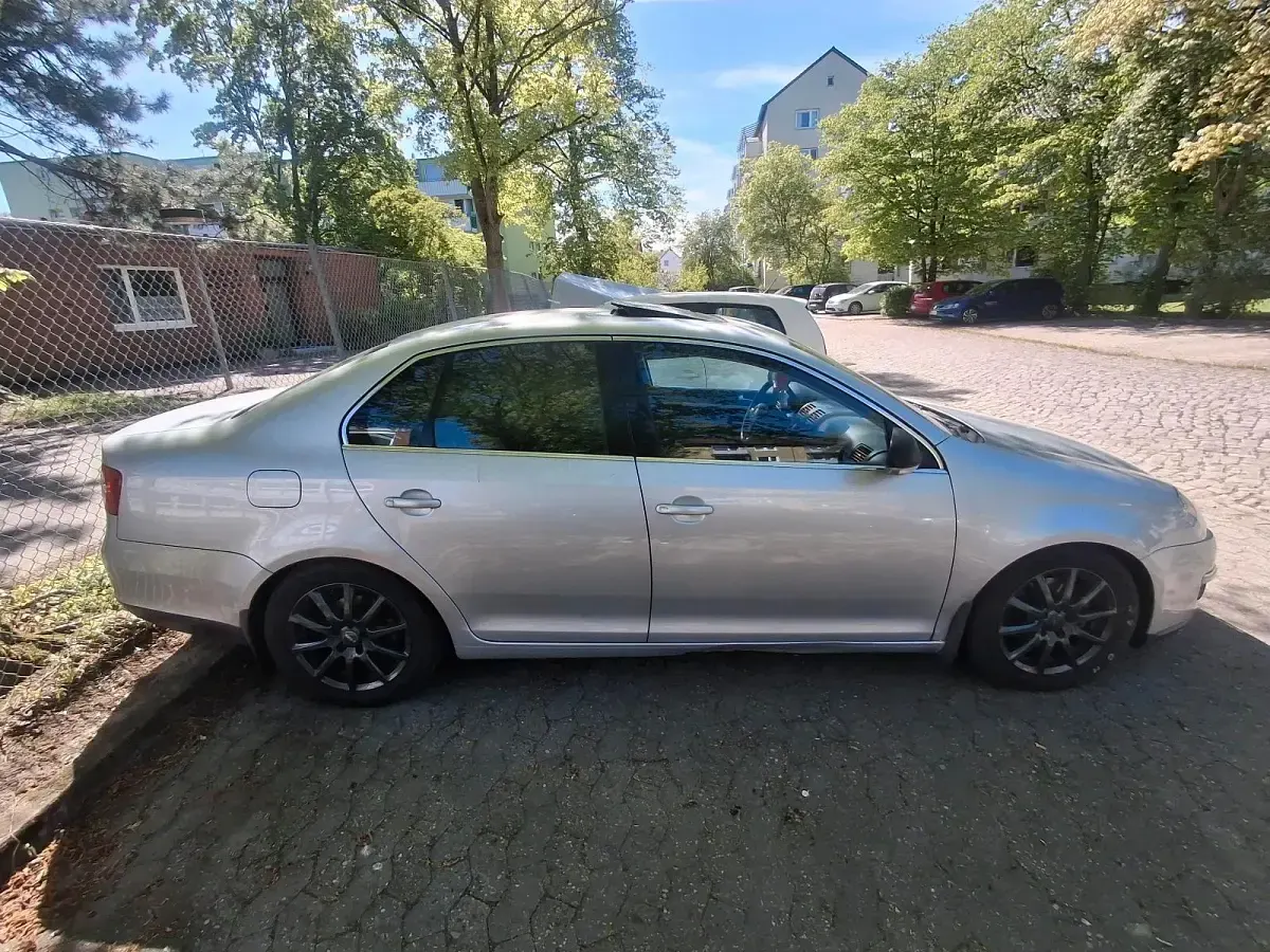 Second-hand VW Jetta 150 CP (110 kW) 2006 Gri Berlinǎ
