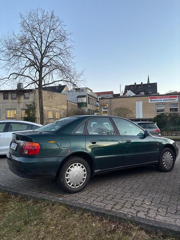 Second-hand Audi A4 101 CP (74 kW) 1998 Verde Berlinǎ