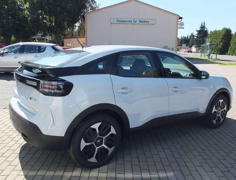 Gebraucht Citroën e-C4 114 kW (156 PS) 2025 Okenitweiß metallic Limousine