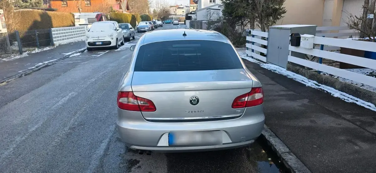 Gebraucht Skoda Superb 115 PS (84 kW) 2010 Silber Limousine