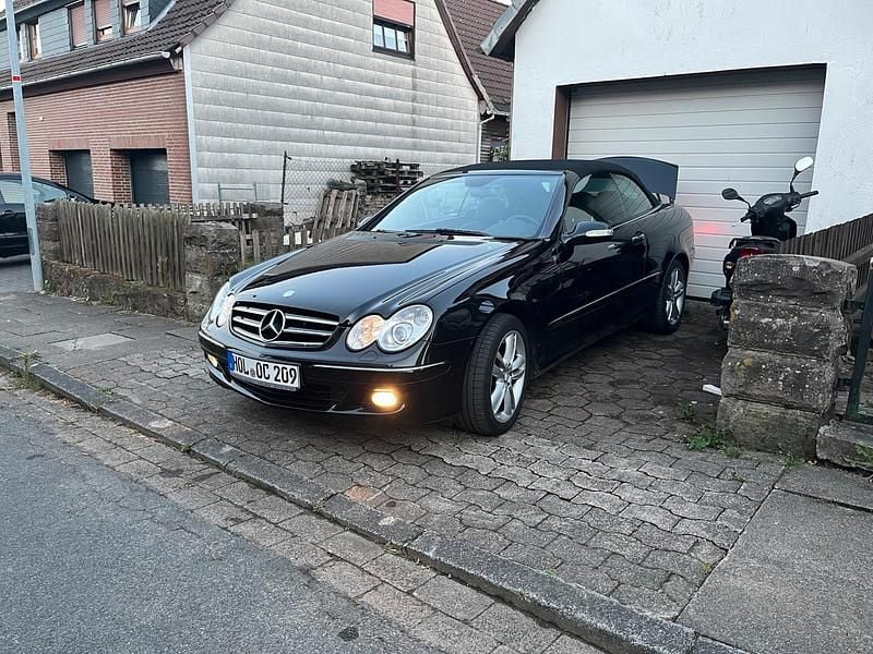 Gebraucht Mercedes CLK200 184 PS (135 kW) 2009 Schwarz Cabrio