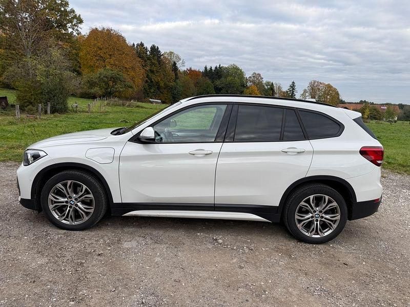 Weiß Gebraucht 2020 BMW X1 Advantage SUV | 24.900 € (Teuer) - Bild 1/4