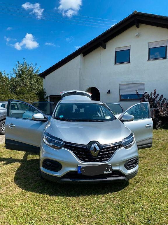 Grau Gebraucht 2021 Renault Kadjar Zen SUV | 15.700 € (Fairer Preis) - Bild 1/4