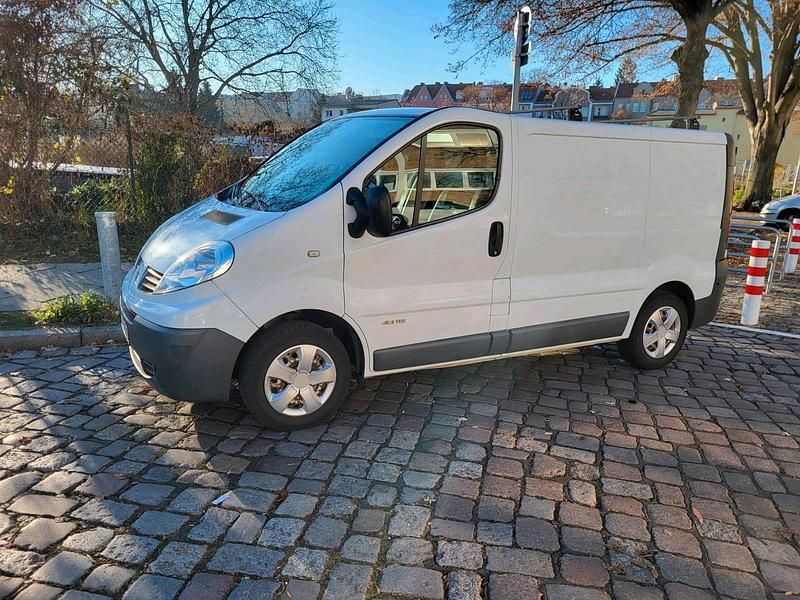 Weiß Gebraucht 2010 Renault Trafic Van / Kleinbus | 5.150 € (Guter Preis) - Bild 1/4