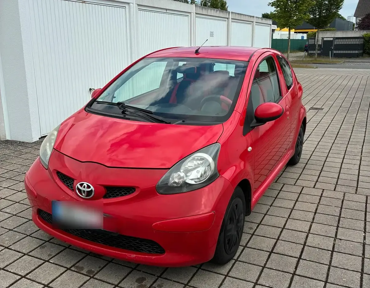 Gebraucht Toyota Aygo 68 PS (50 kW) 2008 Rot Kleinwagen