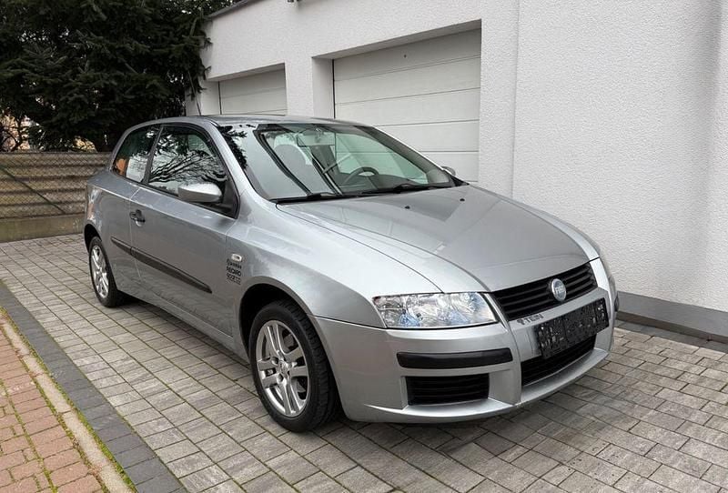 Gebraucht Fiat Stilo 95 PS (69 kW) 2004 Silber Limousine