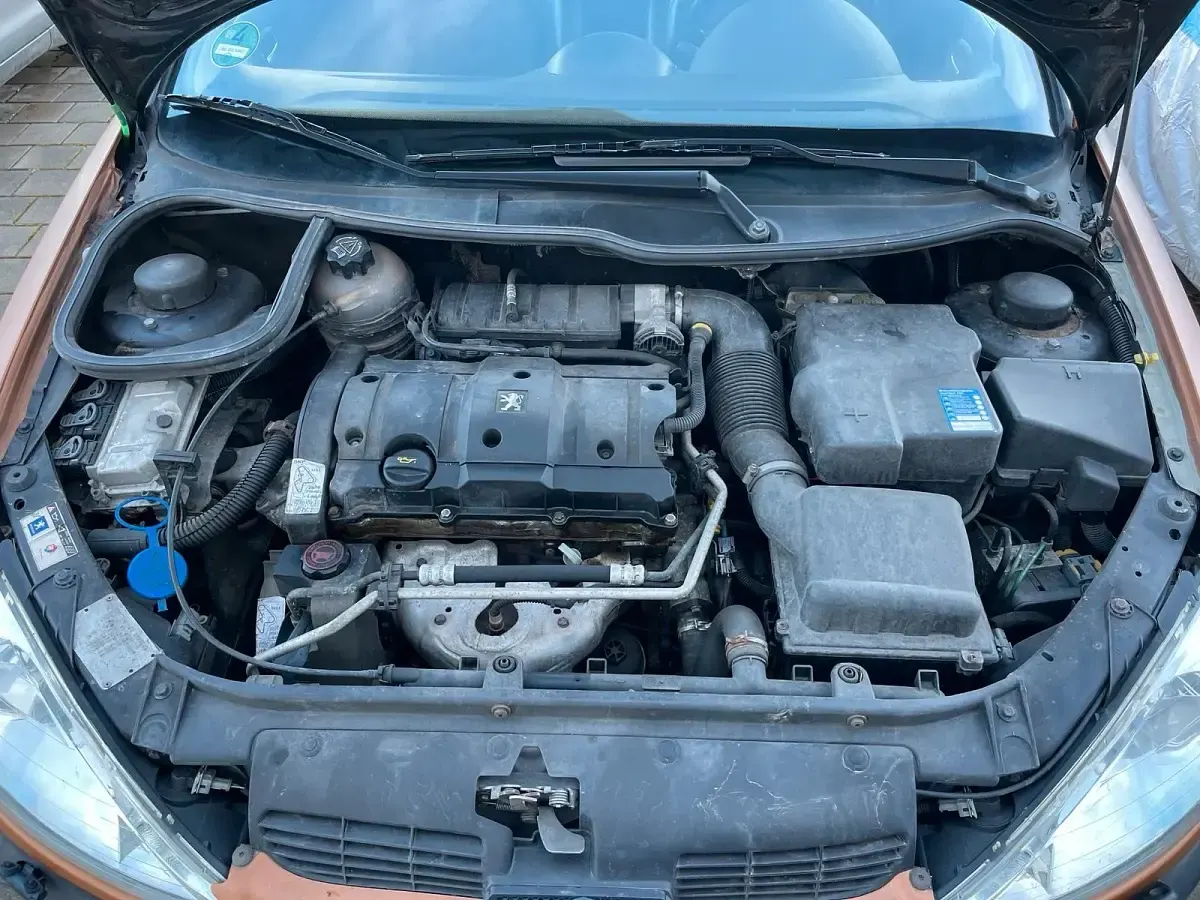 Gebraucht Peugeot 206 CC 109 PS (80 kW) 2004 Schwarz Cabrio