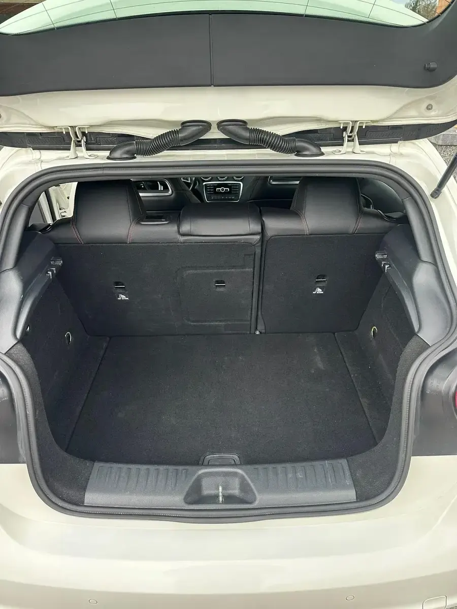 Gebraucht Mercedes A200 AMG line 156 PS (114 kW) 2015 Weiß Kleinwagen