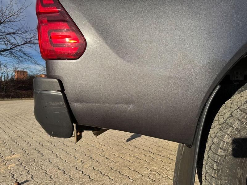 Gebraucht Toyota HiLux 150 PS (110 kW) 2018 Grau Abholung